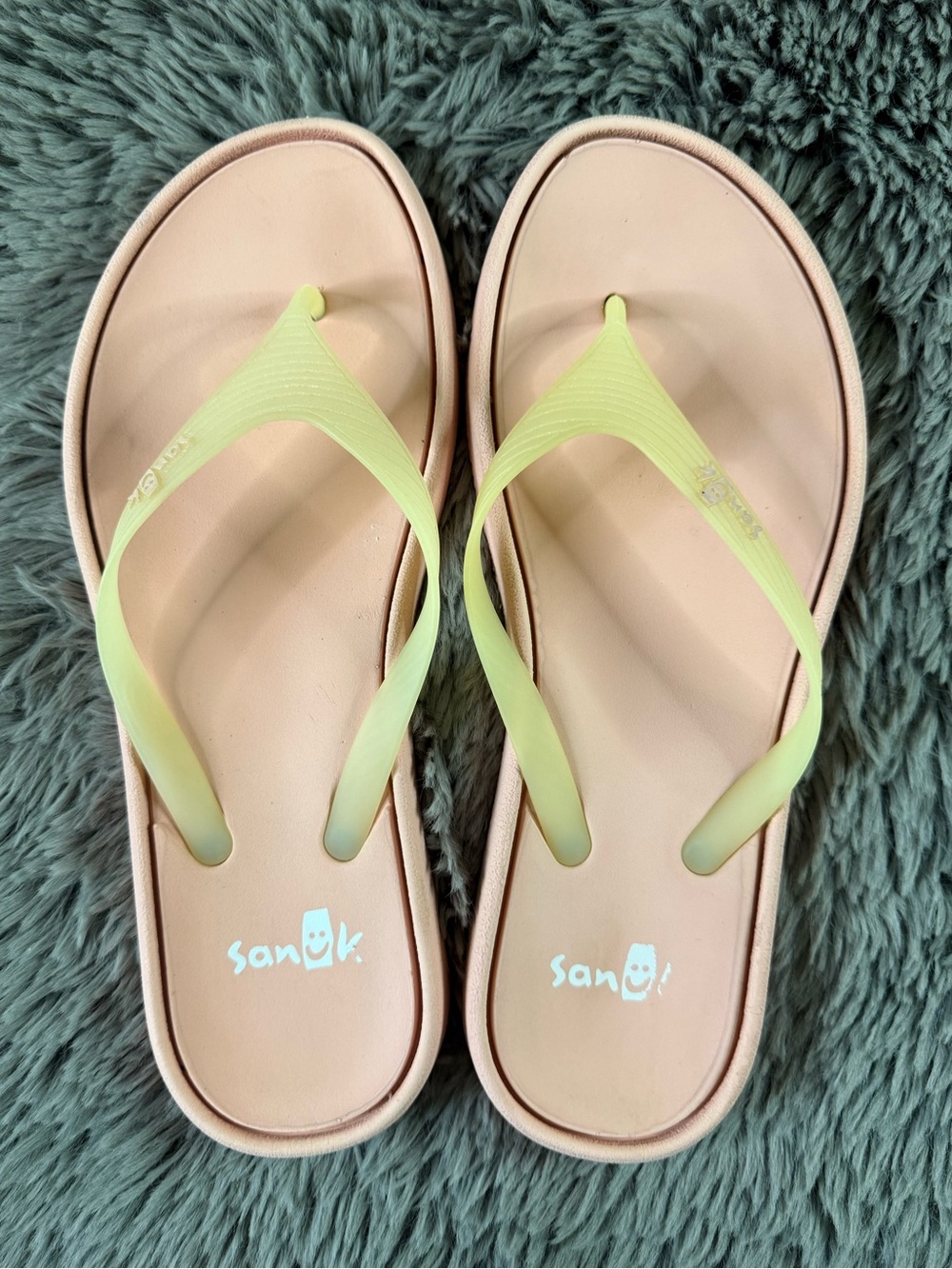 Sanuk Yoga Joy Flip Flops Blush Pink Neon Yellow Women’s Sandals Size 9